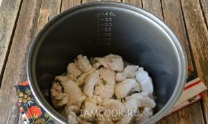 يخنة الخضار مع الدجاج في طباخ بطيء